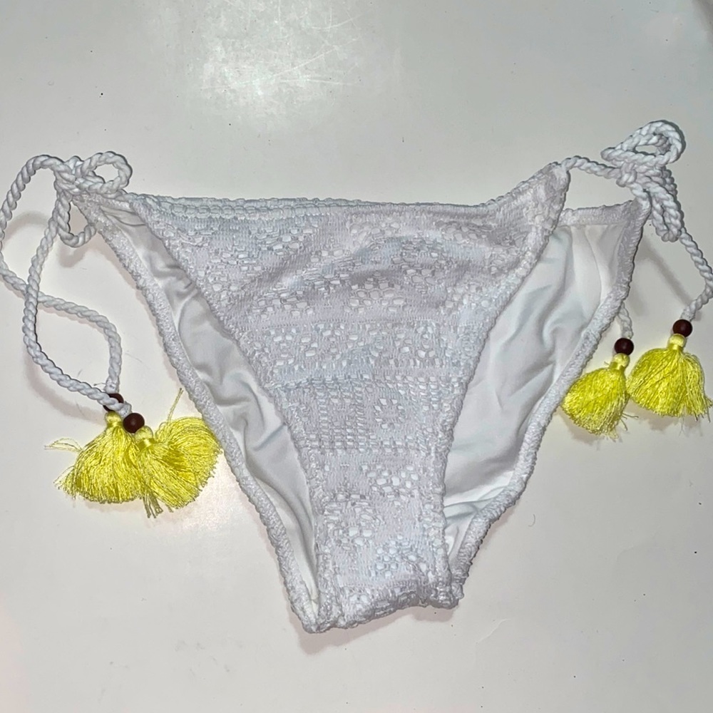 NWT Victoria’s Secret white bikini bottom size: M